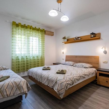 Vila Veronika 2 Pula Bagian luar foto