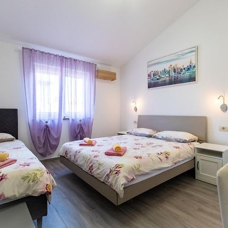 Vila Veronika 2 Pula Bagian luar foto