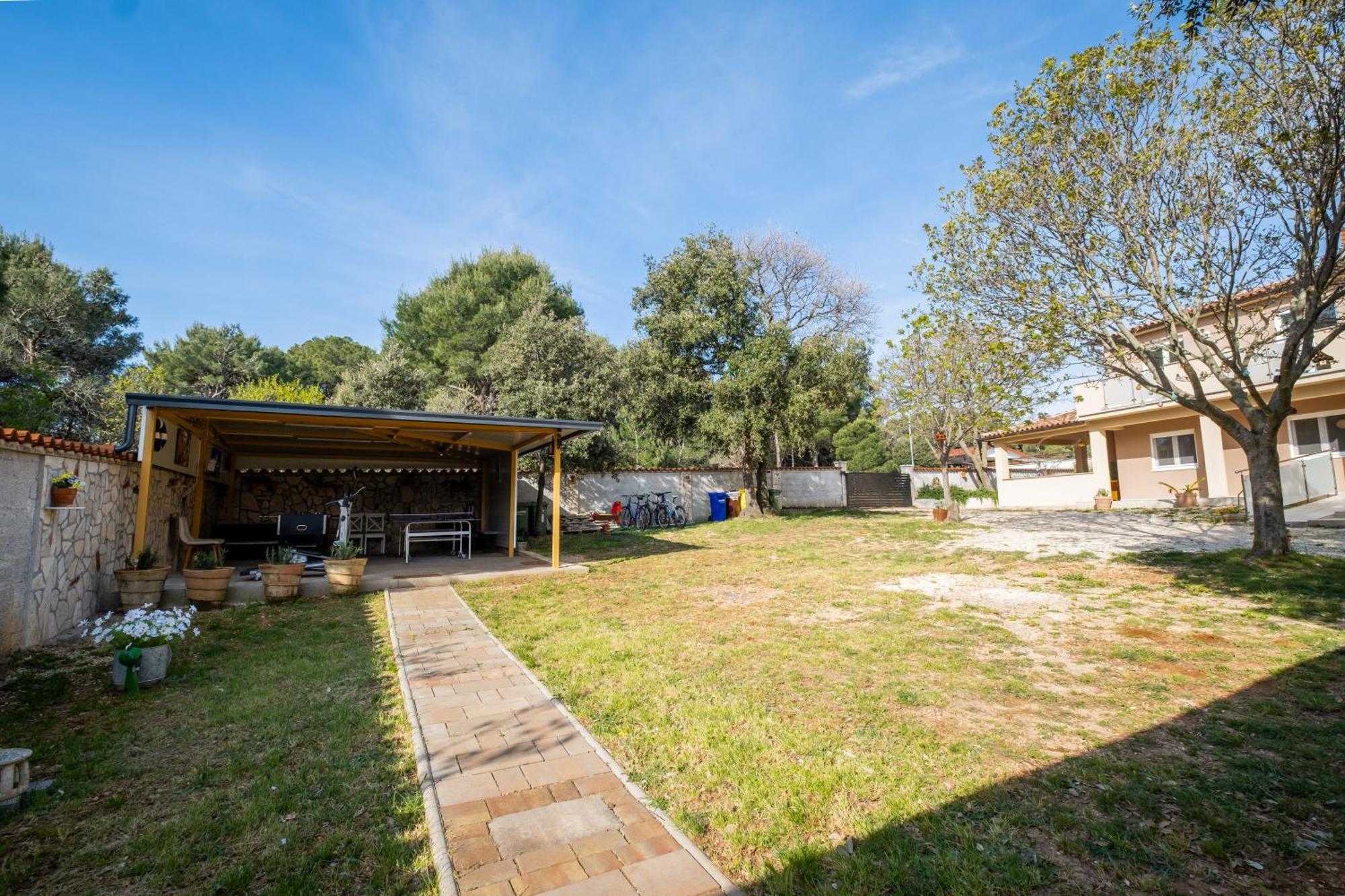 Vila Veronika 2 Pula Bagian luar foto